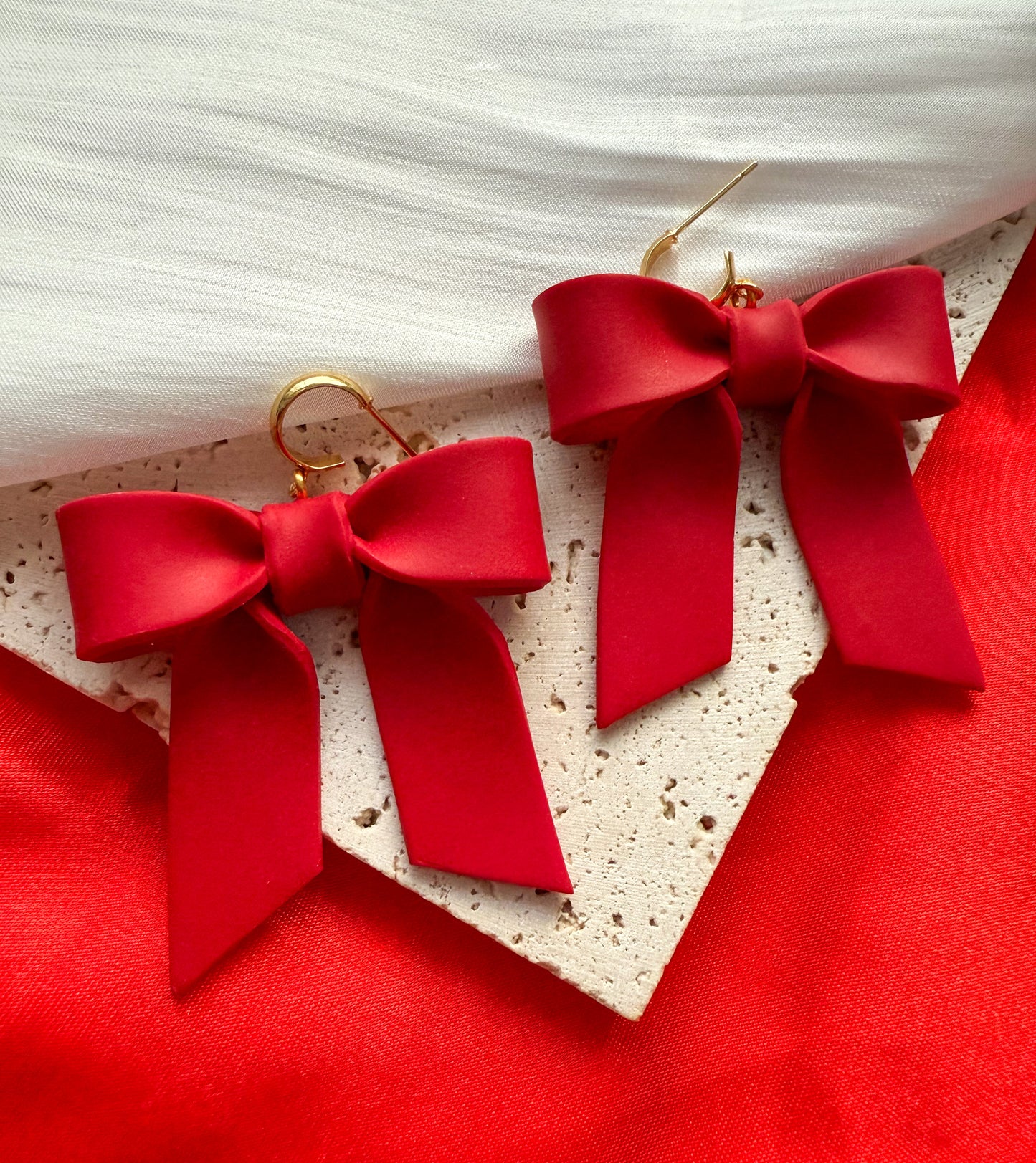 Röd rosett på hoop