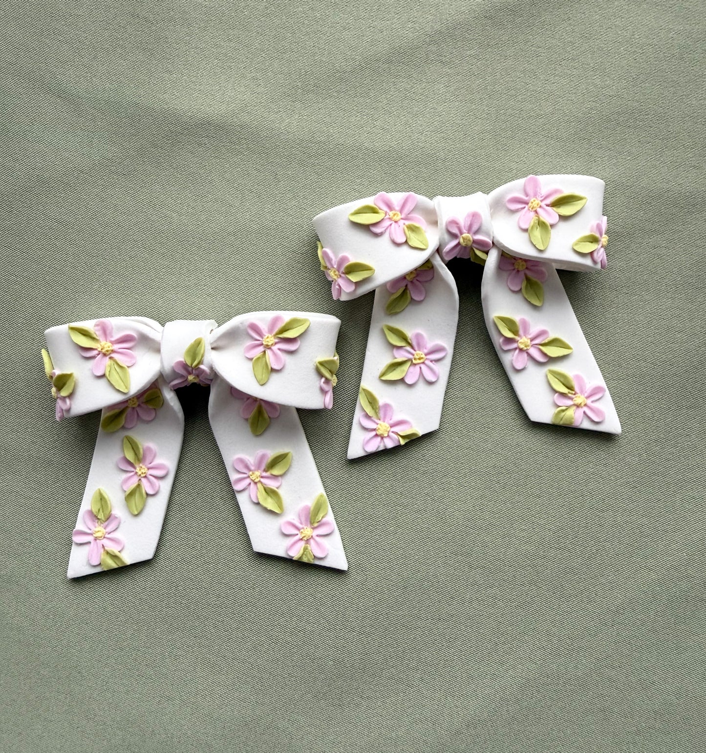 Blommig rosett (flera färgalternativ)