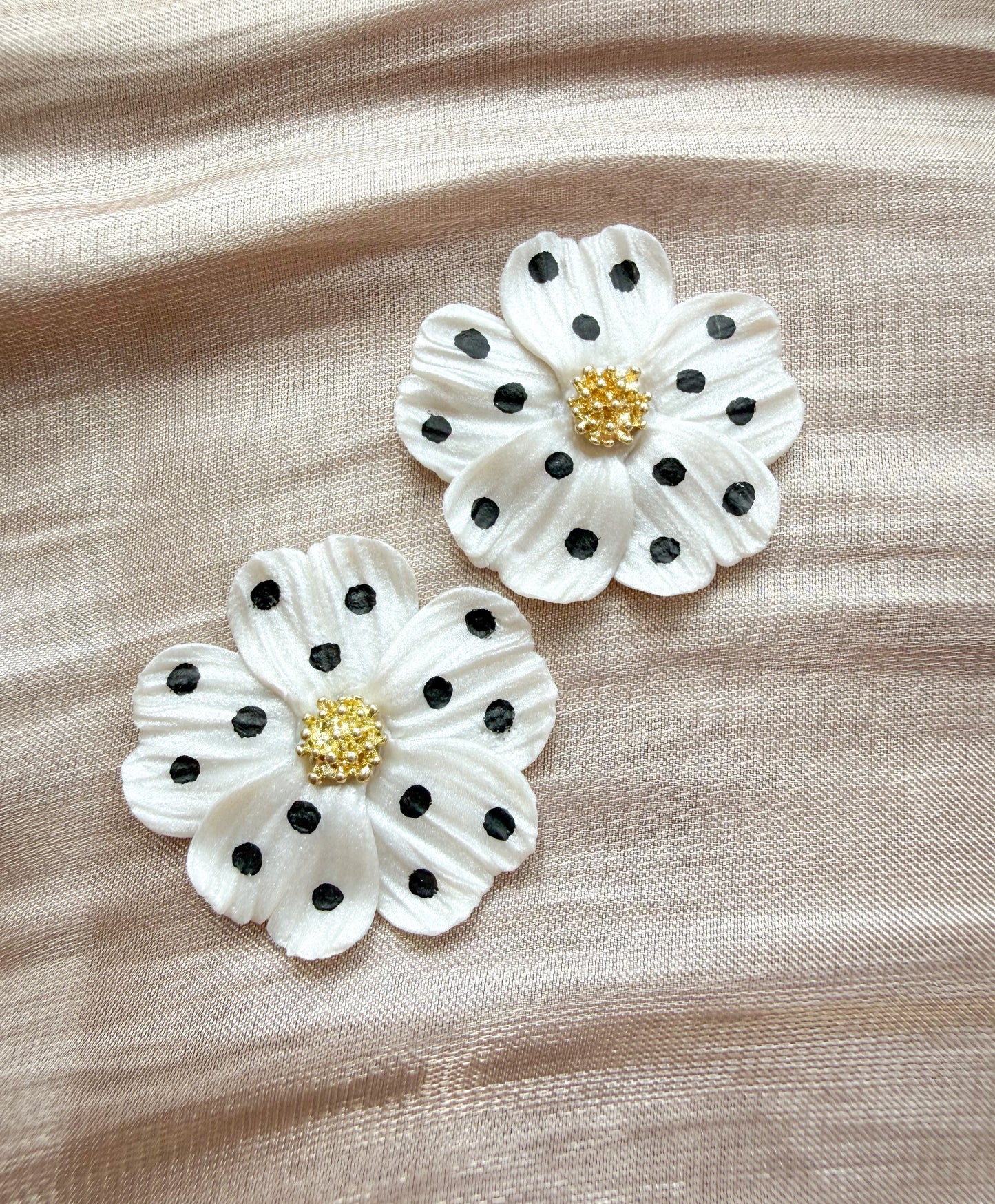 Izzy Pearl Dots