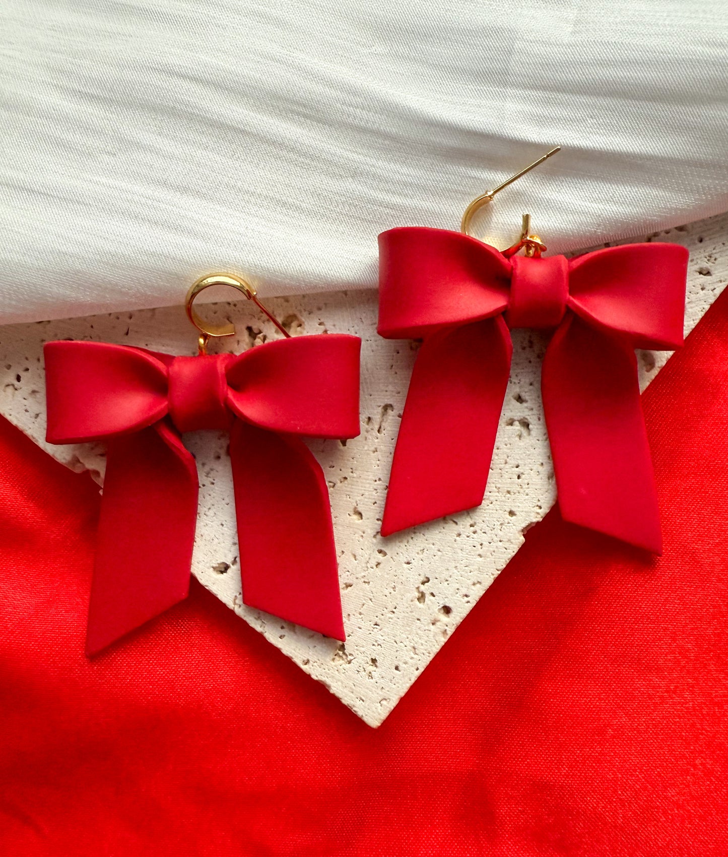 Röd rosett på hoop