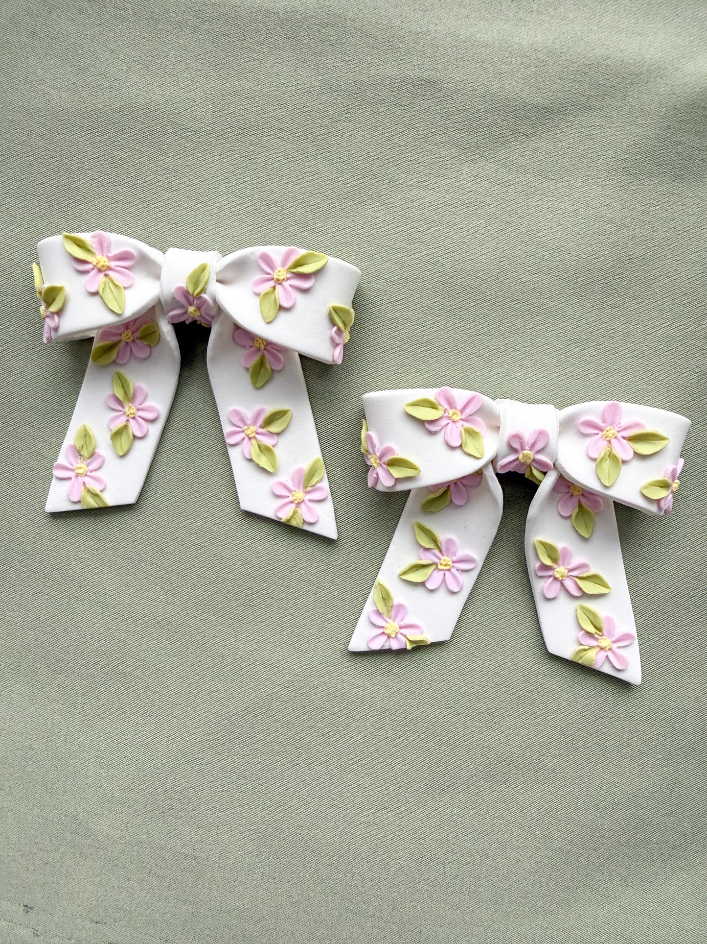 Blommig rosett (flera färgalternativ)