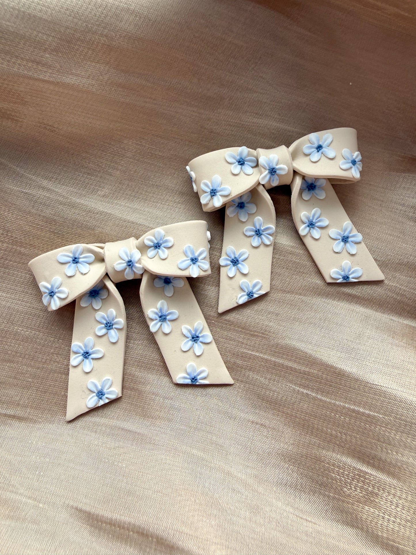 Blommig rosett (flera färgalternativ)